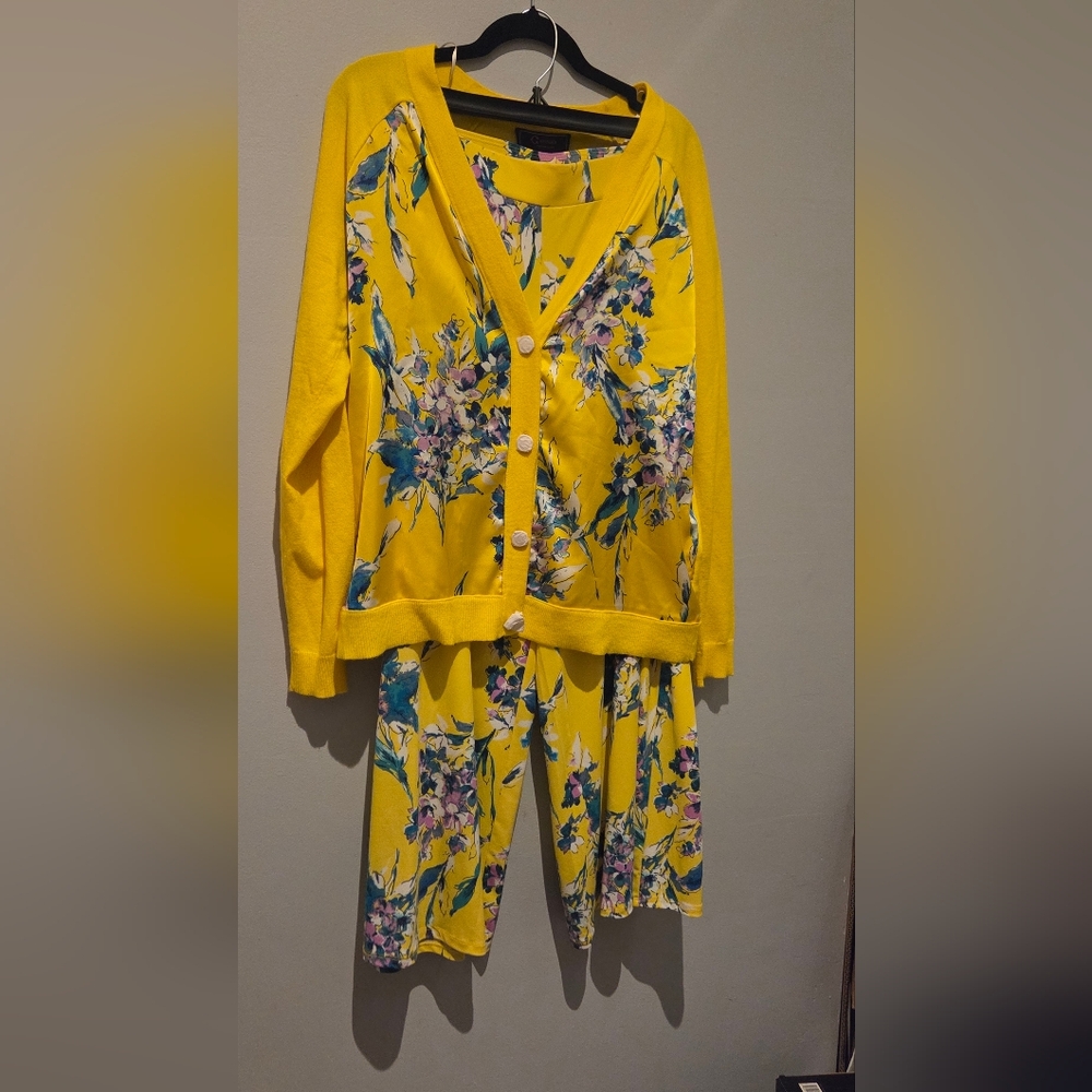NWT C. Wonder Vibrant Yellow Floral Pant And Cardigan Suit. Size M